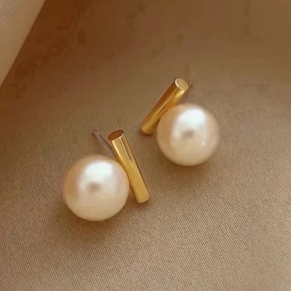 Lorelei Pearl Gold Post Earrings - Picture 1 of 3